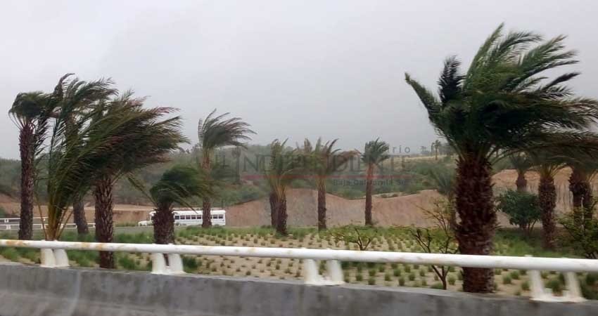 Los Cabos ya siente los efectos de John