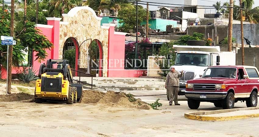 Trabaja Servicios Públicos en rehabilitación de calles afectadas tras efectos de “John”