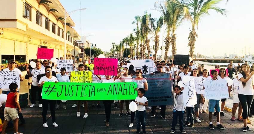 Marchan familiares de Anais Chávez en contra de la violencia ginecobstétrica en La Paz