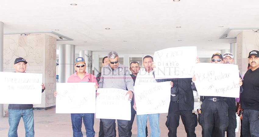 Abren mesa de diálogo para homologar sueldos de custodios de La Paz