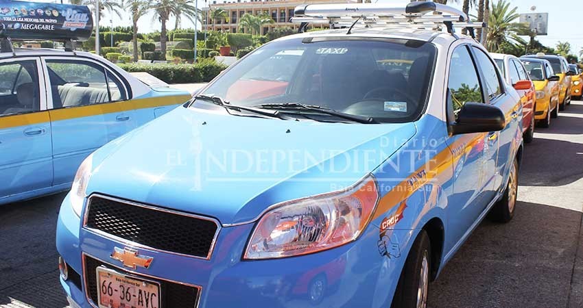 Taxistas locales migran a empresa Uber en La Paz