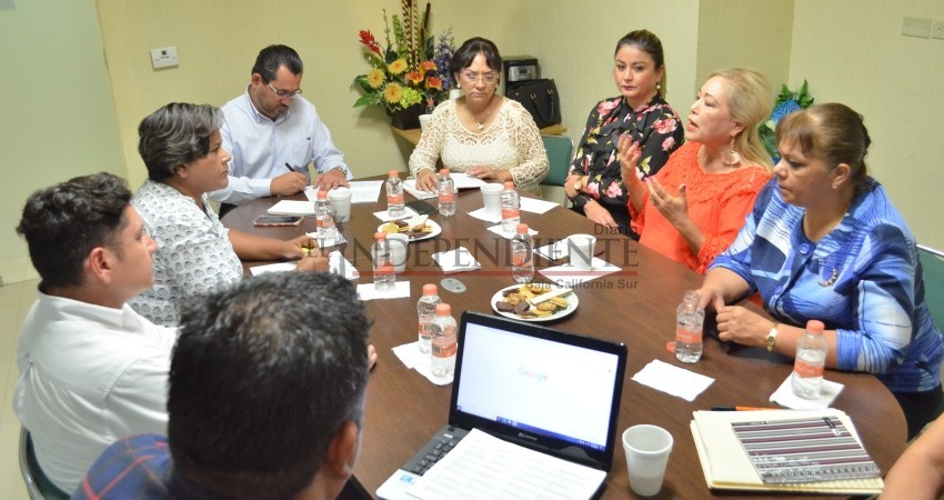 Escuchan diputadas a representante de la Comunidad Lésbico Gay en BCS