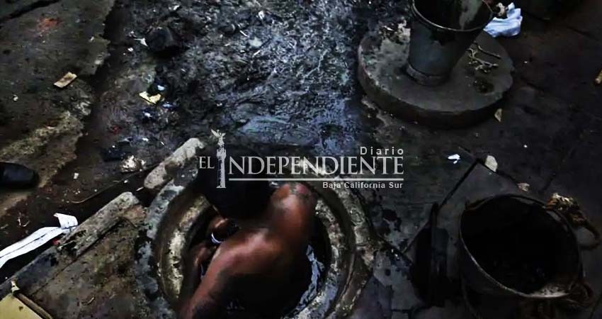 Limpiaban fosa séptica y los gases los mataron