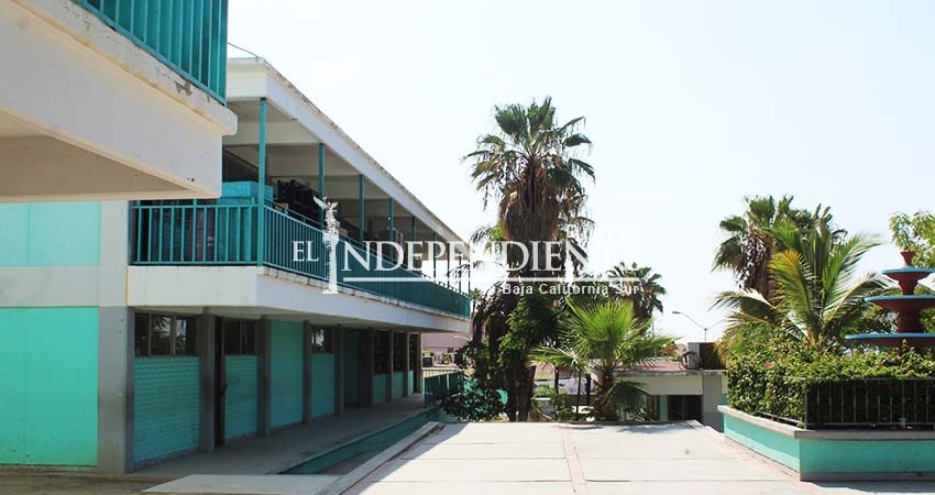 Maestros y alumnos realizan jornada de limpieza en Secundaria Técnica 16 de CSL