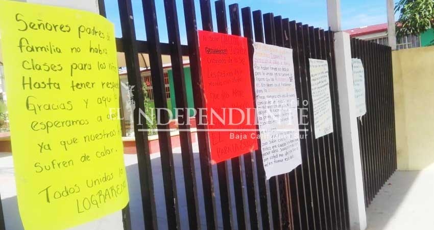 Padres de familia cierran escuela en SJC