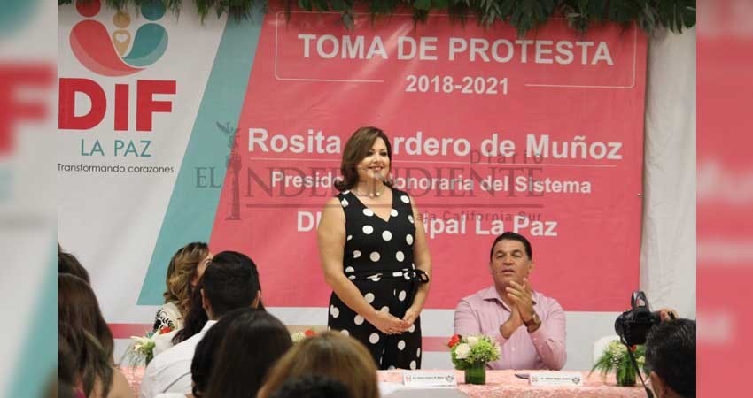 Toma protesta Rosita Cordero frente al DIF La Paz