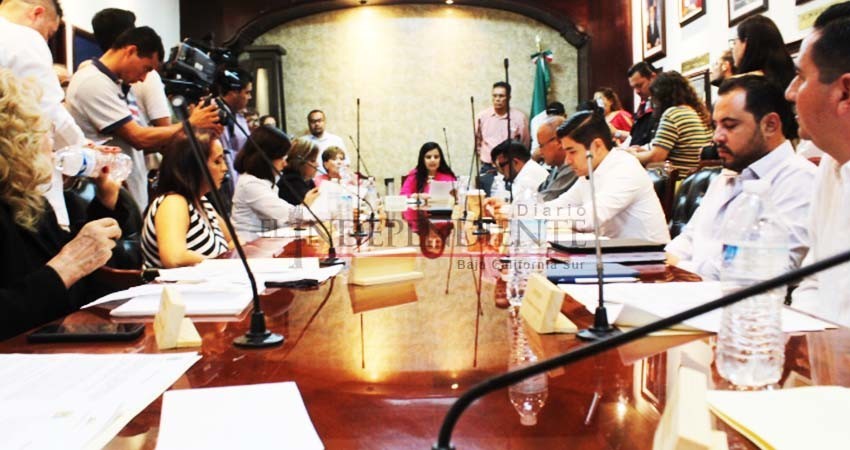 Aprueban comisiones edilicias, comisión especial y encargados de despacho de delegaciones