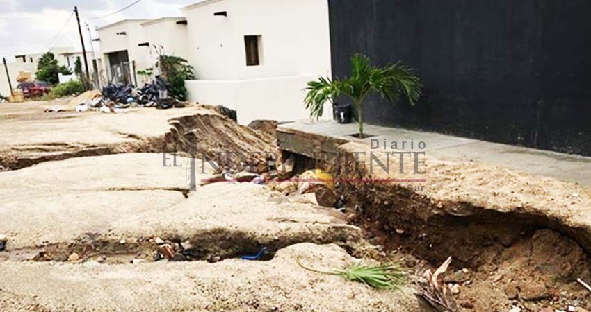 Destrozadas calles de colonia Lienzo Charro en Cabo San Lucas