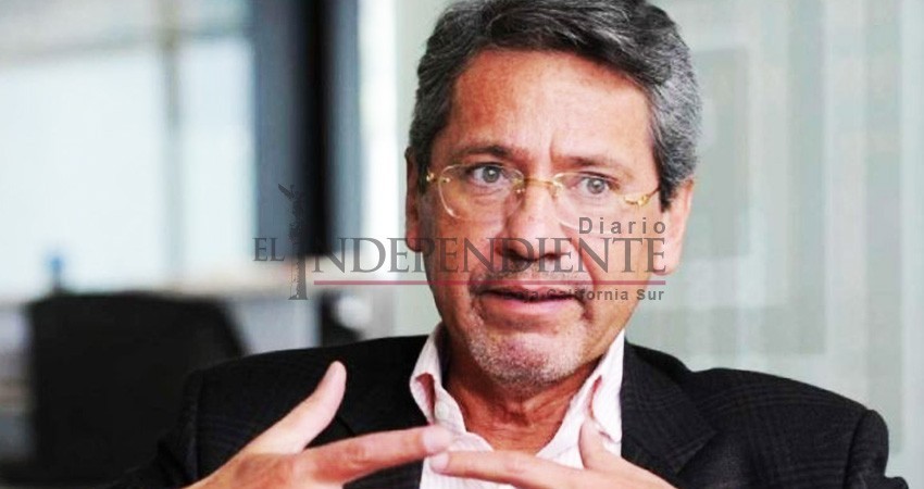 El escritor Raúl Vallejo gana el Premio RAE 2018