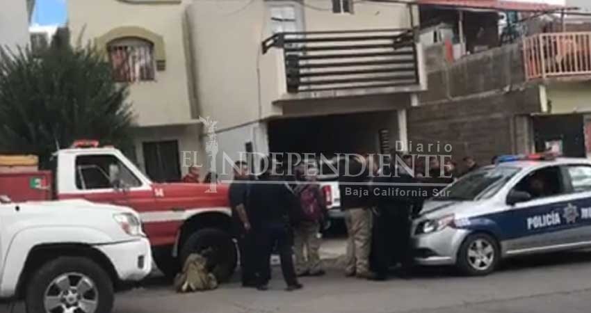 Llega de sorpresa, canta ‘Las Mañanitas’… halla a su familia muerta