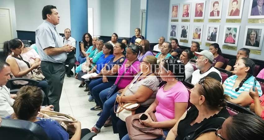 Promete Rubén Muñoz solucionar problema de agua en cuatro colonias