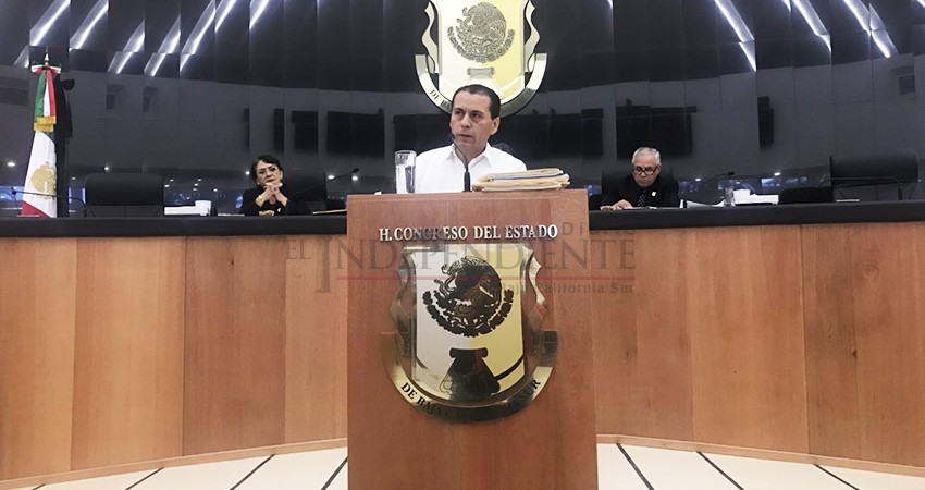 Procurador de justicia se enfrenta a una comparecencia activa y desubicada