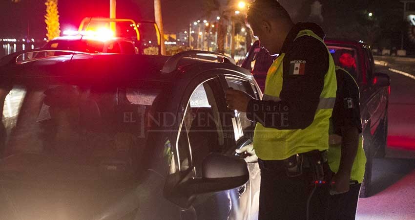 Inician operativos de seguridad para fiestas decembrinas en La Paz