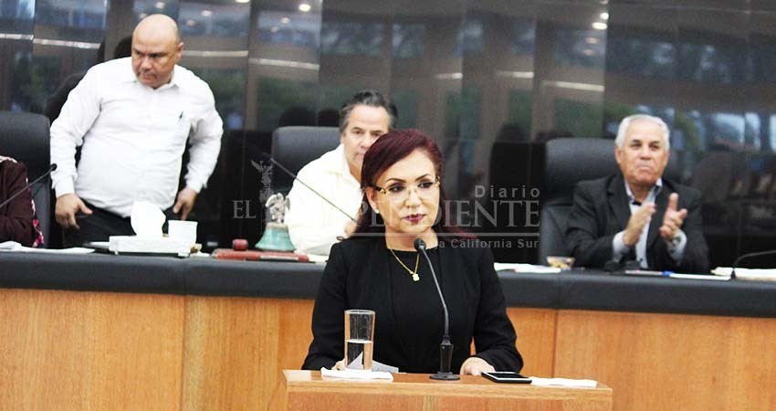 Rápida comparecencia de la Contralora en el Congreso BCS