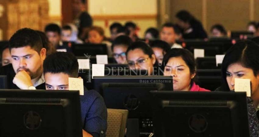 Empresarios y oposición defienden existencia del INEE