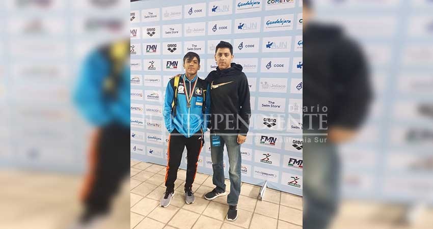 Ismael Estrada logra medalla de plata en Nacional de Natacion