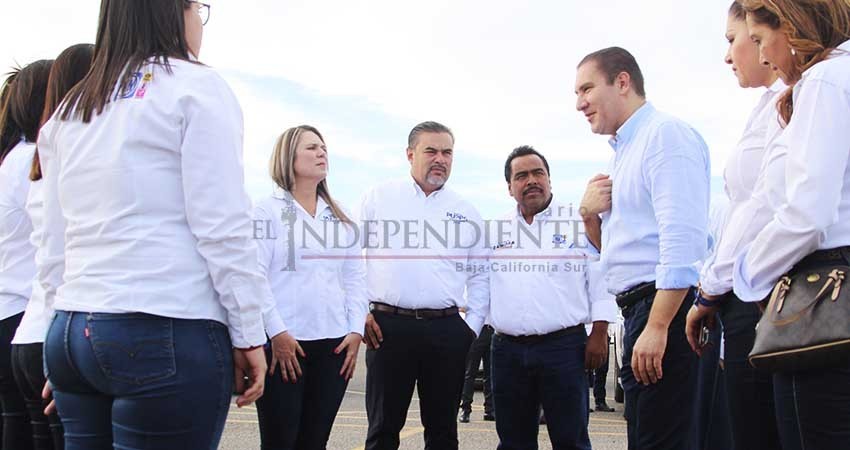 Cercano Rafael Moreno Valle a grupos del PAN en BCS