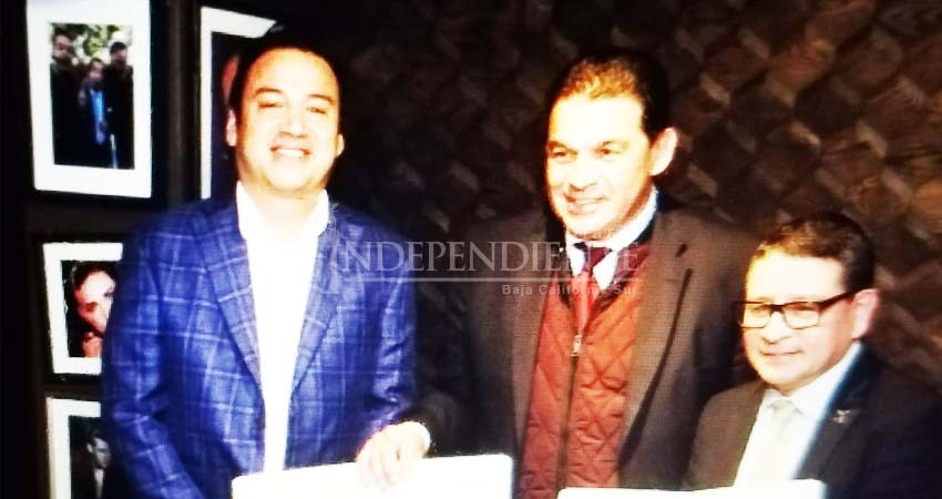 Firma Ayuntamiento de La Paz acuerdo para generar industria aeroespacial