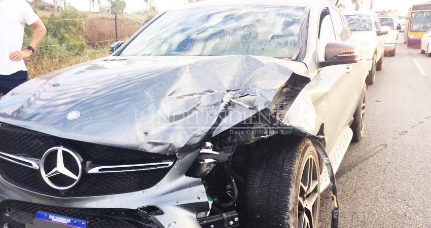 Miles de pesos en daños por aparatoso accidente en la Transpeninsular