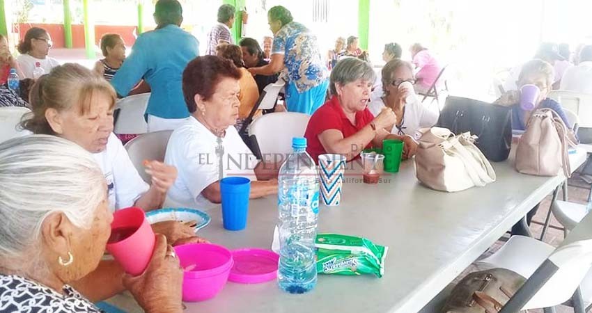 Piden apoyo para donaciones de sillas de ruedas y bastones para abuelitos del Club de Abuelos San Miguel