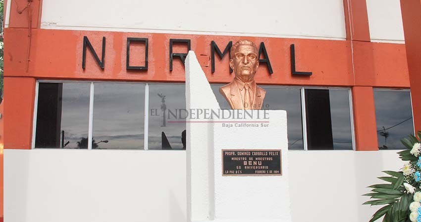 Politizan el 75 aniversario de la Escuela Normal Urbana