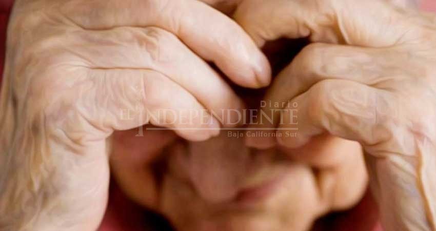 En riesgo de suicidio adultos mayores por sentirse abandonados