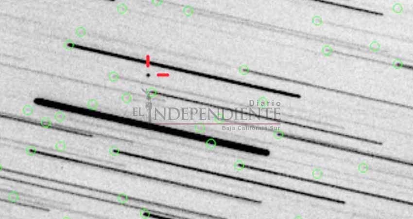 Atrapan bolsa de basura flotando en el espacio