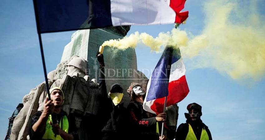 'Chalecos amarillos' conmemoran 3 meses de protestas en Francia