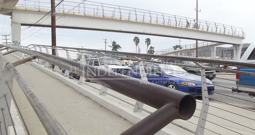 Afirma SCT que puentes peatonales de la Carretera Transpeninsular son seguros