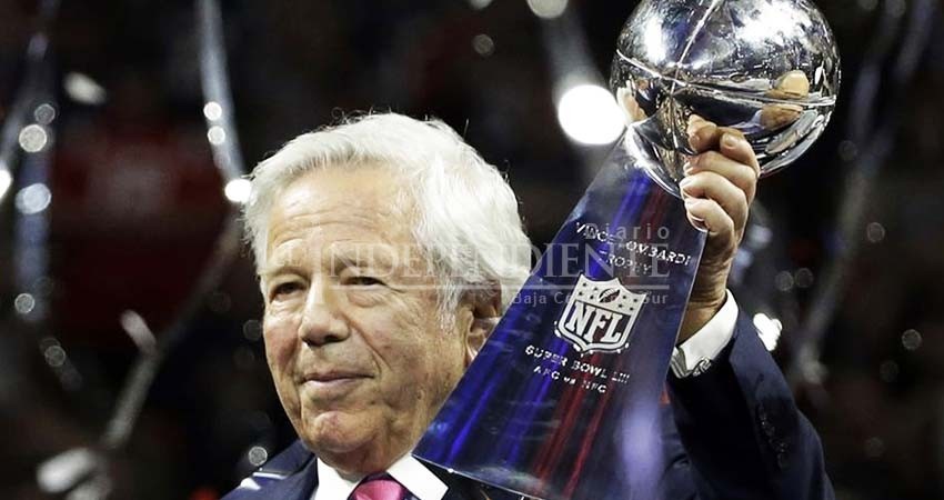 Robert Kraft, dueño de Patriotas, involucrado en escándalo de prostitución