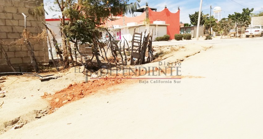 Abandonadas calles de terracería de colonia Las Palmas de CSL