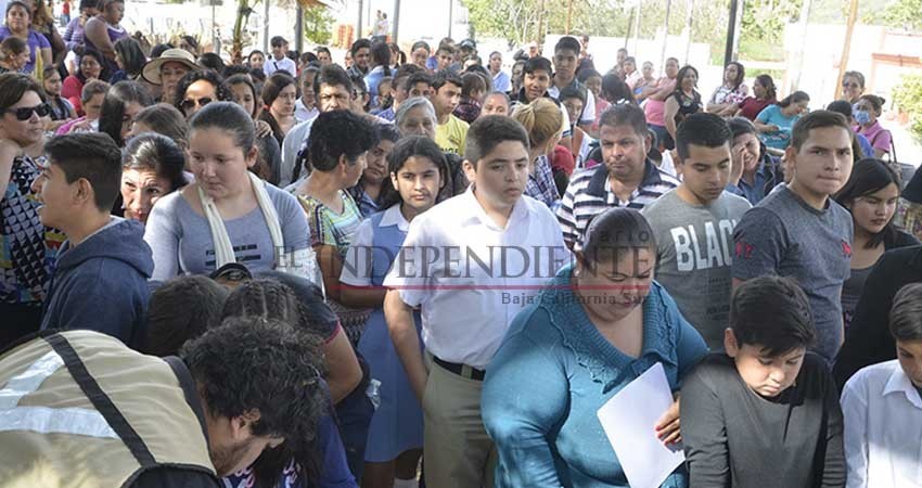 Entregó Argonaut Gold becas y certificados a pobladores de San Antonio