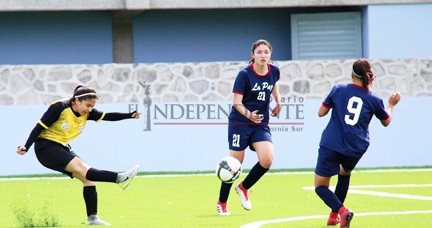 Viajan futbolistas de BCS al regional de Tijuana