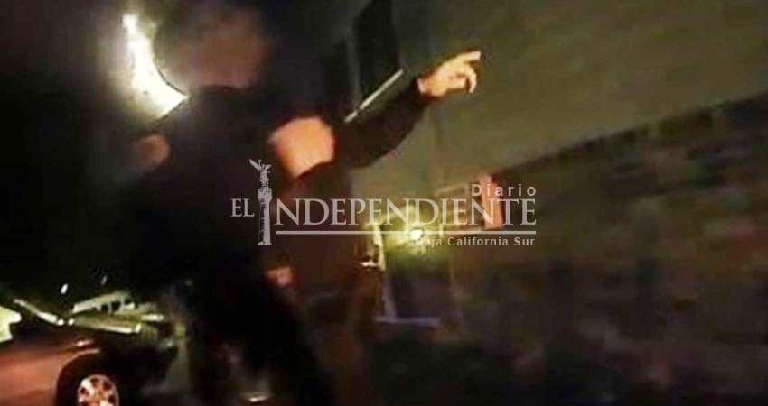 Policías atrapan a niños soltados desde 3er piso por incendio