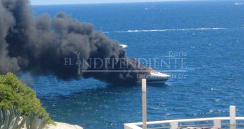 Se incendia barco en la bahía de Cabo San Lucas
