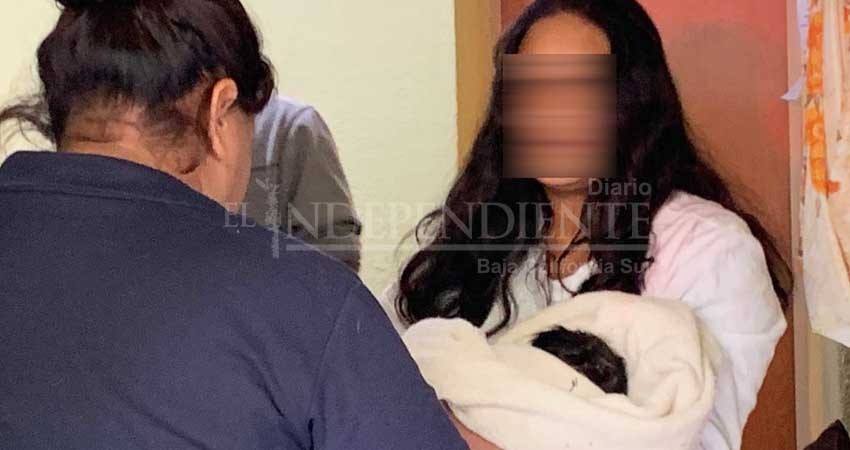 Quinceañera finge hallar a bebé abandonada; era su propia hija