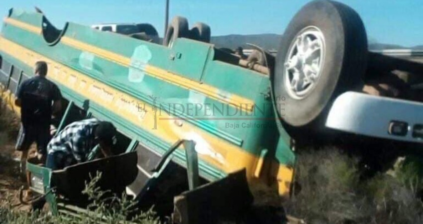 Estudiantes del Colegio de Bachilleres sufren accidente automovilístico