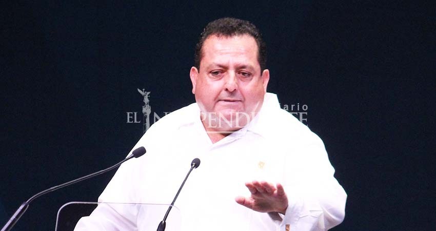 Ofrece Carlos Mendoza Davis a AMLO “mano firme”, pero “honesta”