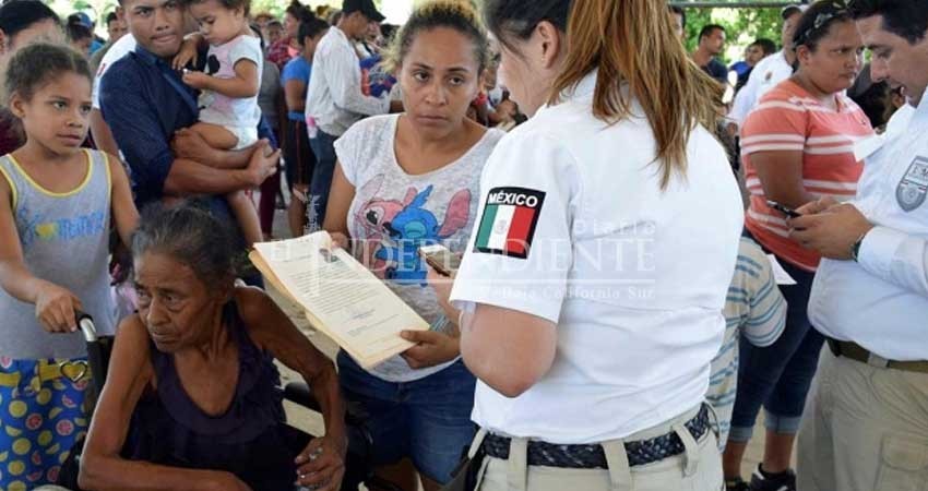 Trump rebaja tono con México; resalta detenciones de migrantes
