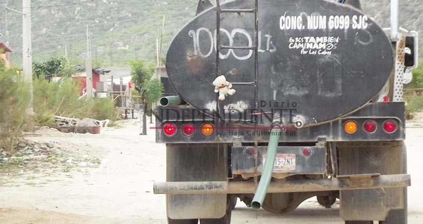 Hasta 500 pesos a la semana gastan en pipas por desabasto de agua