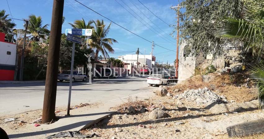 Cañadas de colonia Lomas del Faro llenas de basura y cacharros