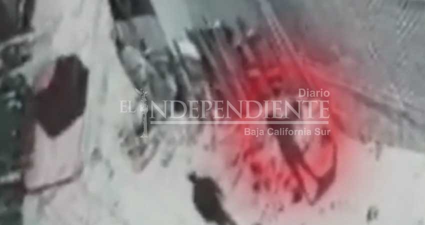 Indigna a Colombia video de mujer que tira bolsa con bebé en la basura