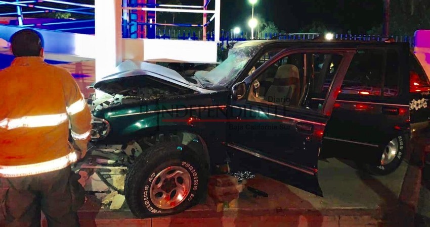 Después de chocar se dio a la fuga dejando abandonada a su mujer