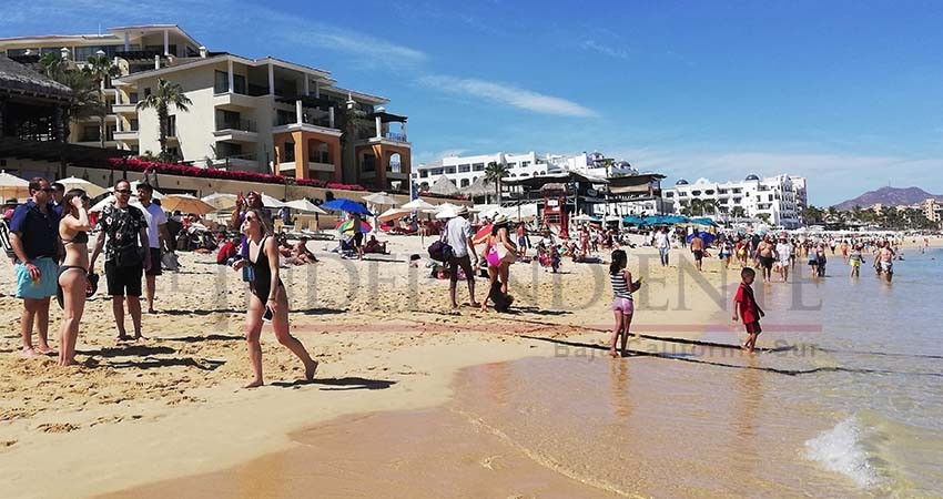Abarrotadas playas de Cabo del Este por Semana Santa