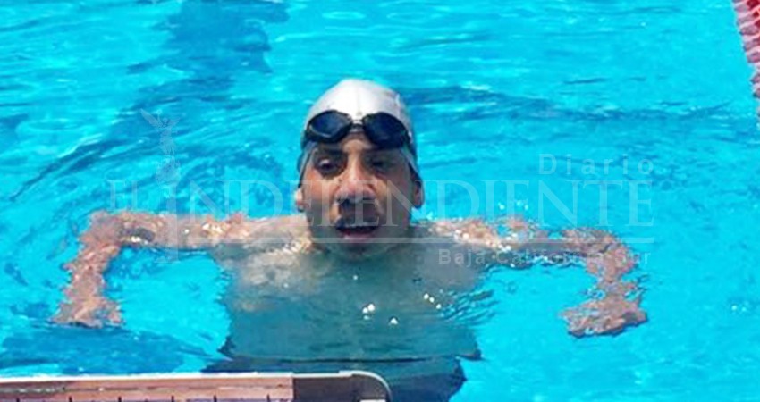 Nadador se concentra para los parapanamericanos