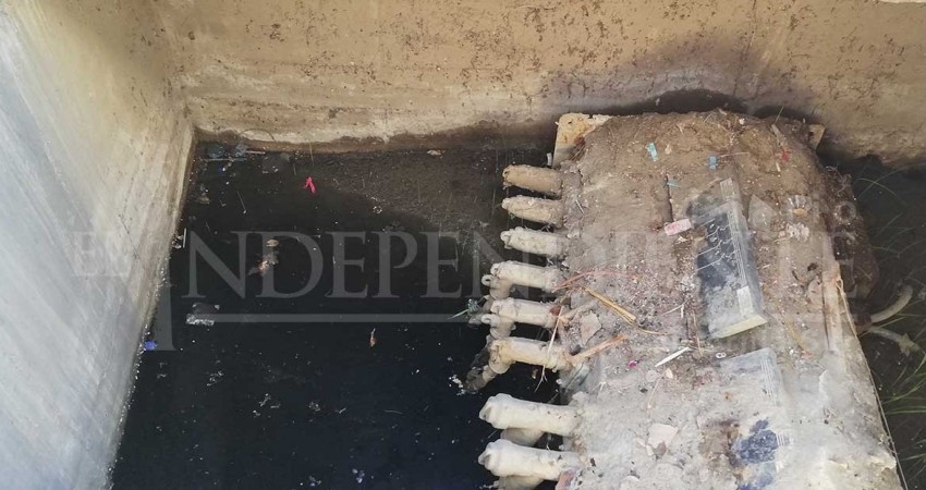 Agua podrida inunda registros eléctricos de zona turística de CSL