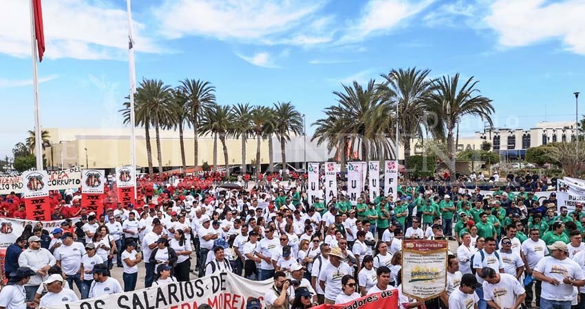 Conmemoran con marchan el Día del Trabajo