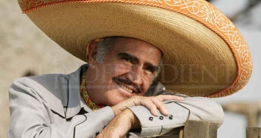 Vicente Fernández rechaza trasplante de hígado; temía que fuera de un gay