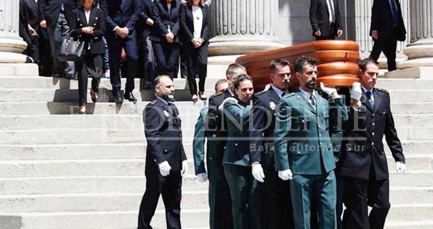 España da emotivo adiós a Alfredo Pérez Rubalcaba