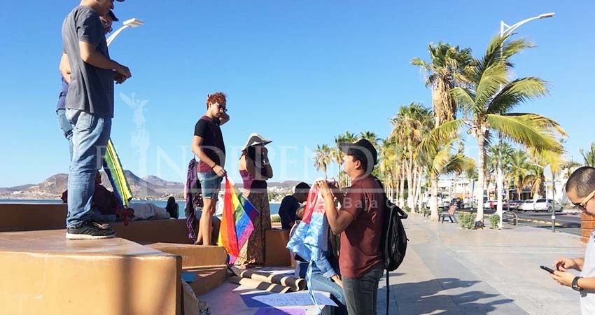 Se reúne comunidad LGBTTI para conmemoran el Día Internacional contra la homofobia